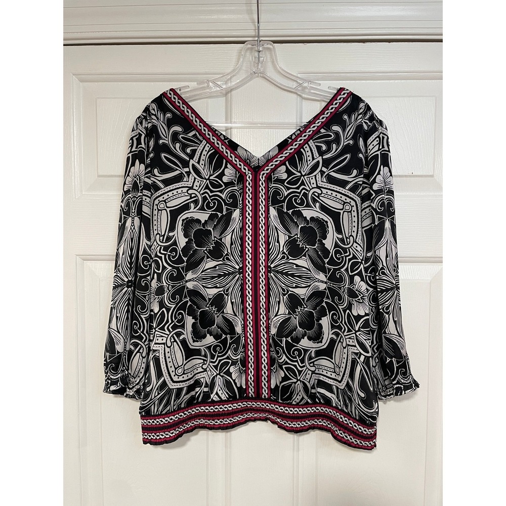 S Floral Graphic Print White House Black Market Top V Neck 3/4 Sleeve Flowy Bold